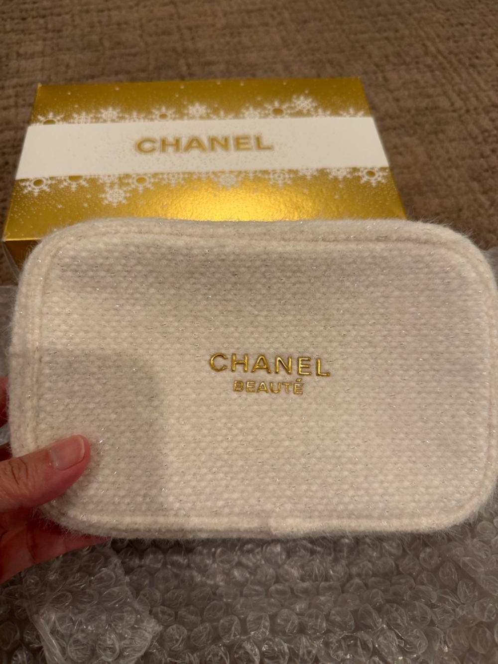 CHANEL cosmetic pouch . White Sparkle Beauté Zip Pouch with Gold Logo - Picture 1 of 5